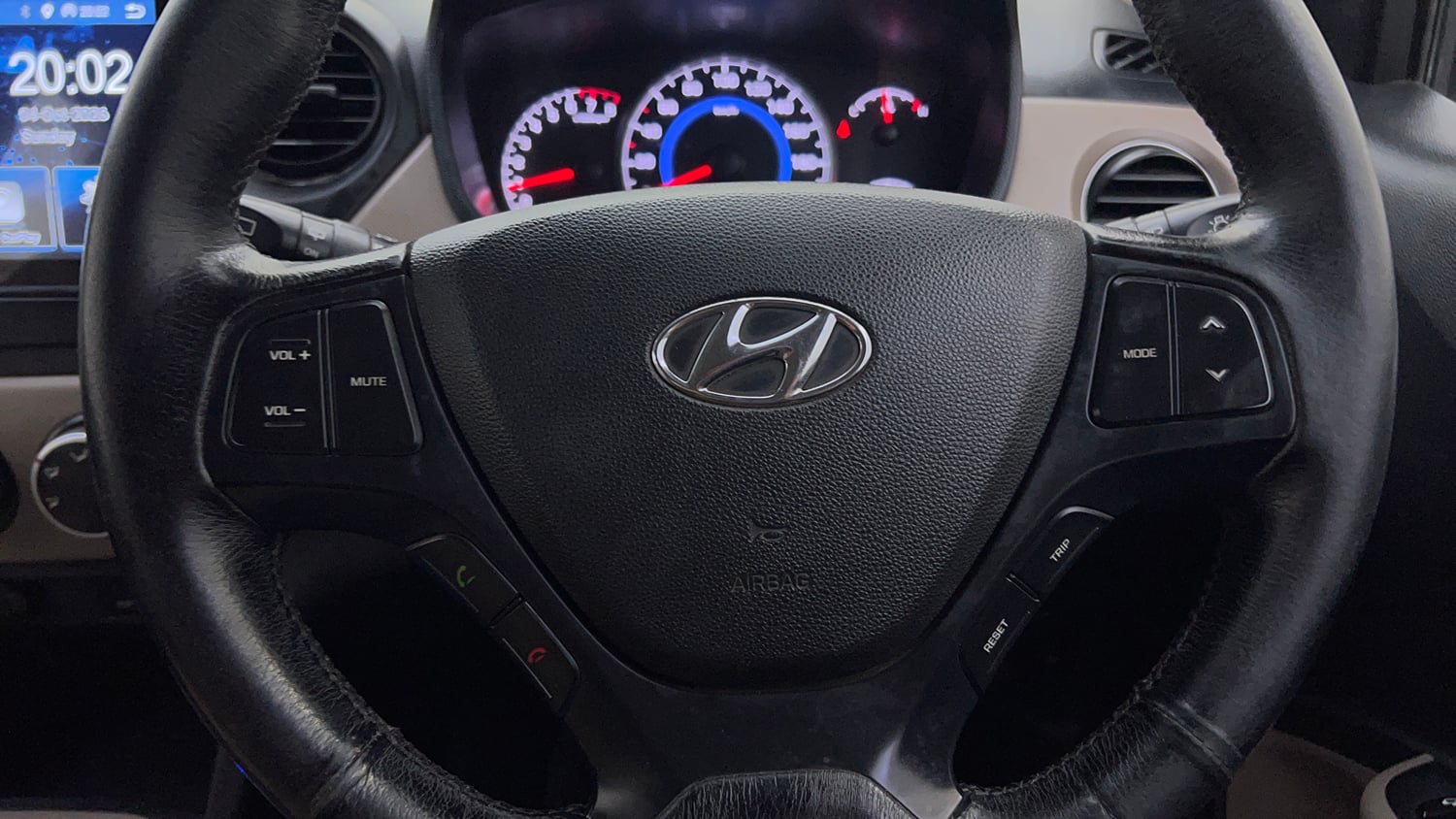 Used 2016 Hyundai Grand i10 Asta AT 1.2 Kappa VTVT (O) Petrol Automatic top_features Airbags
