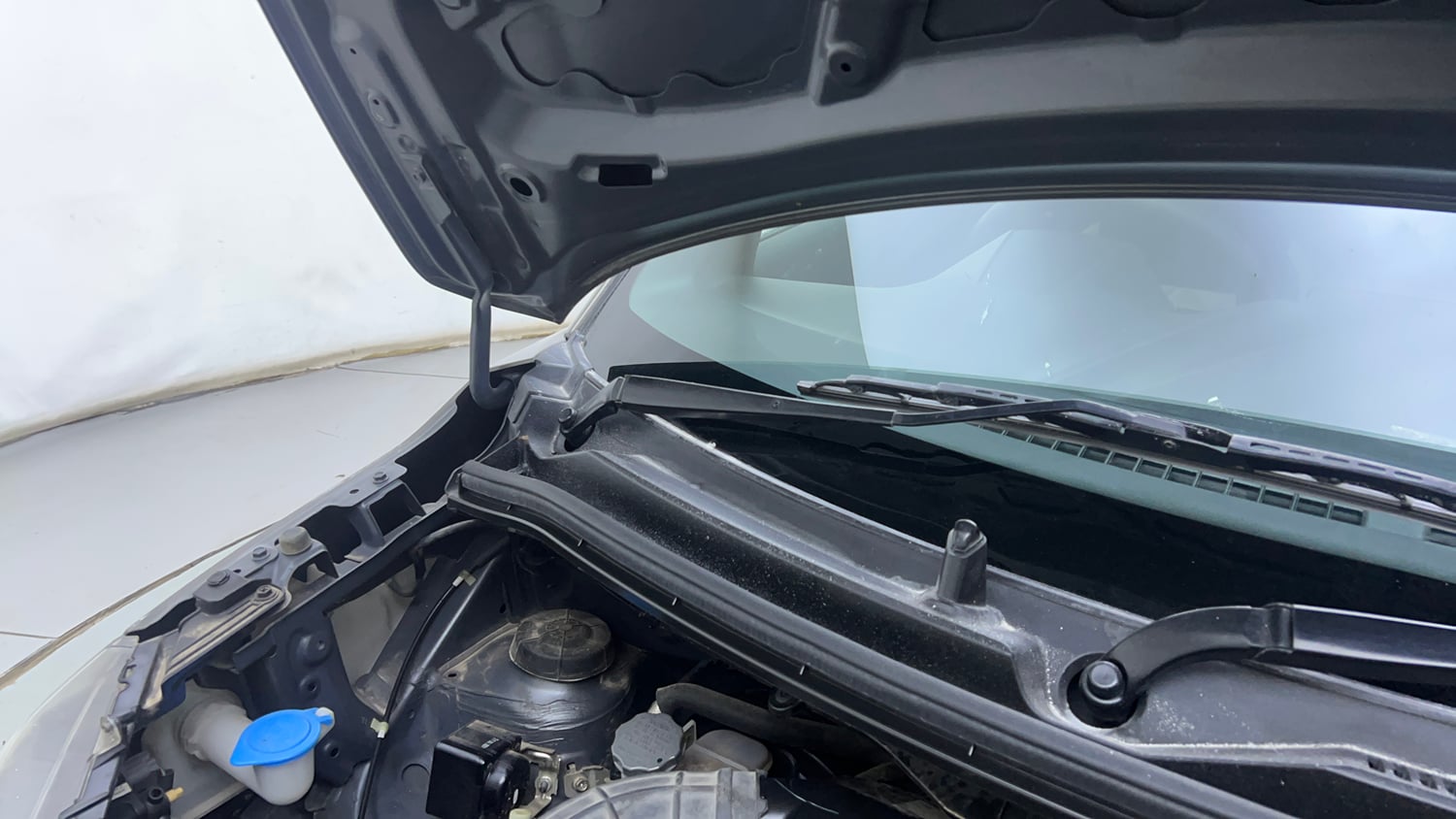 Used 2021 Maruti Suzuki Wagon R 1.0 VXi 1.0 Petrol Manual engine ENGINE RIGHT SIDE HINGE & APRON VIEW