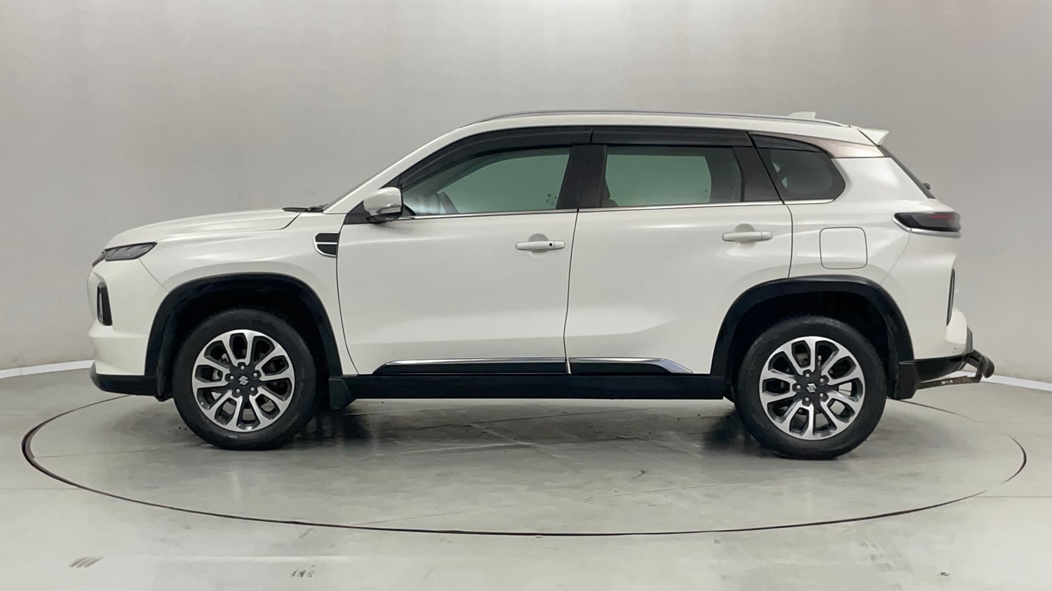 Used 2024 Maruti Suzuki Grand Vitara Zeta Plus Intelligent Hybrid eCVT Hybrid Automatic exterior LEFT SIDE VIEW