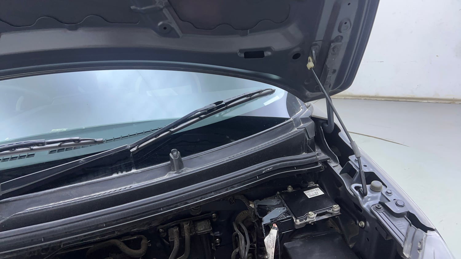 Used 2021 Maruti Suzuki Wagon R 1.0 VXi 1.0 Petrol Manual engine ENGINE LEFT SIDE HINGE & APRON VIEW