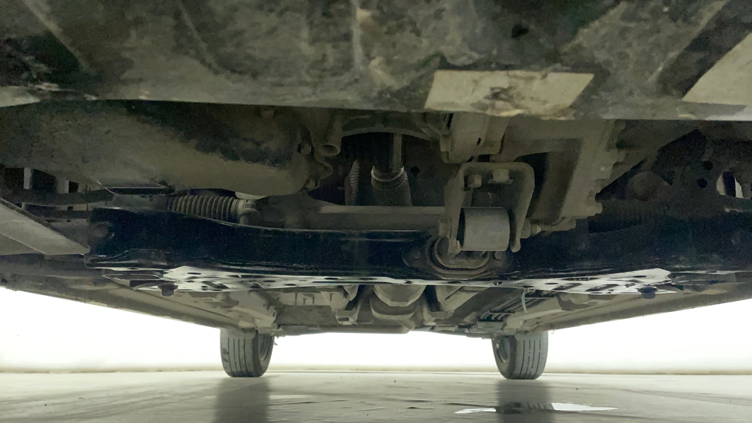 Used 2023 Hyundai i20 Sportz 1.2 MT Dual Tone Petrol Manual extra FRONT LEFT UNDERBODY VIEW