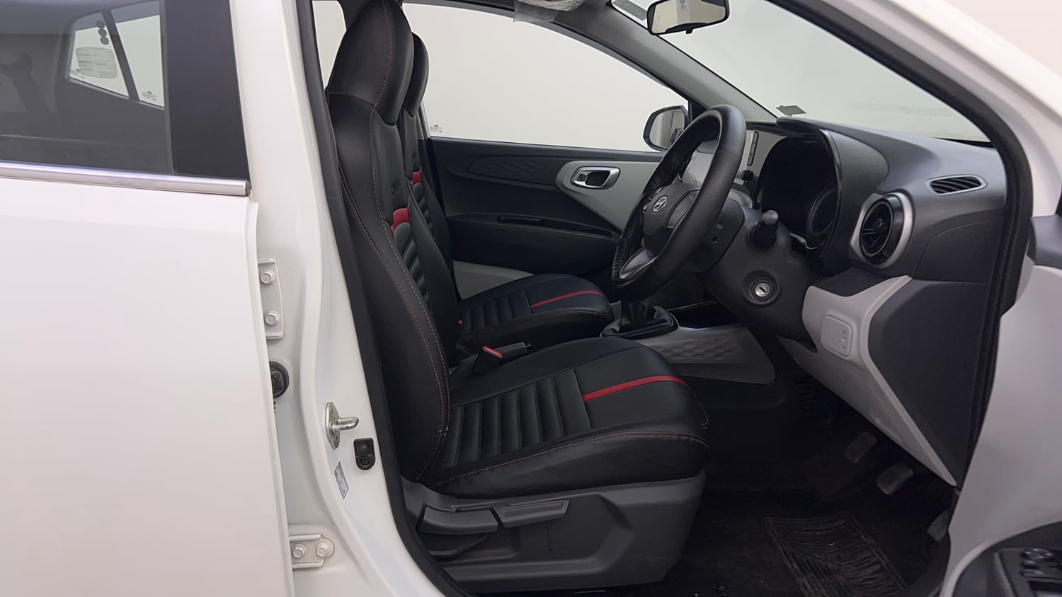 Used 2022 Hyundai Grand i10 Nios Sportz 1.2 Kappa VTVT Petrol Manual interior RIGHT SIDE FRONT DOOR CABIN VIEW