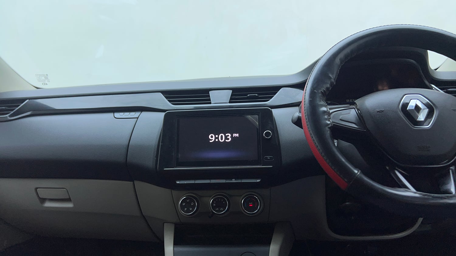 Used 2020 Renault Triber RXT Petrol Manual top_features Touch screen infotainment system