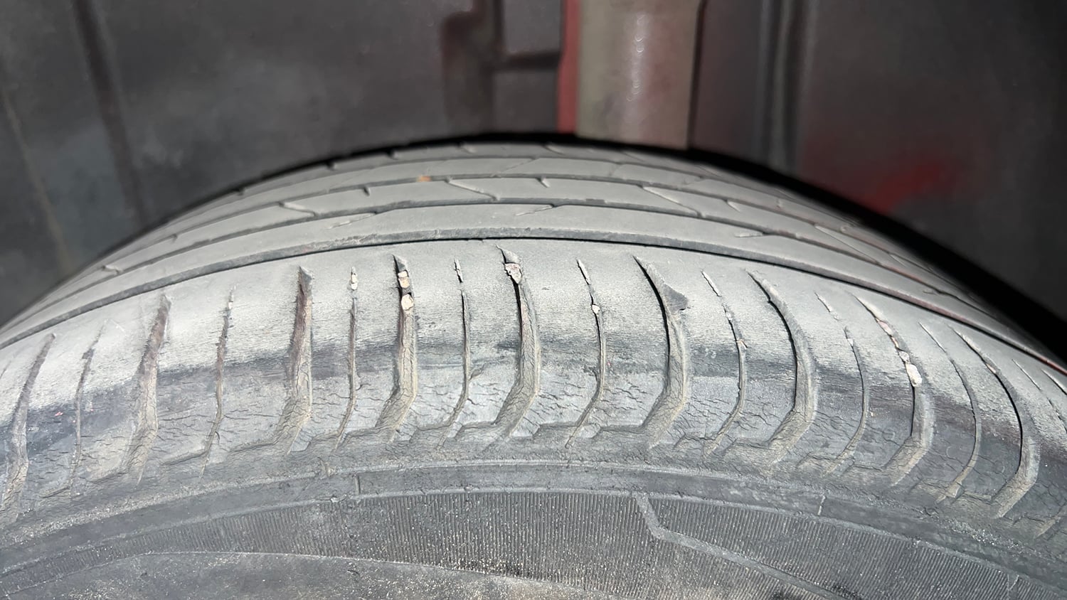 Used 2022 Skoda Slavia Style 1.0L TSI AT Petrol Automatic tyres LEFT REAR TYRE TREAD VIEW