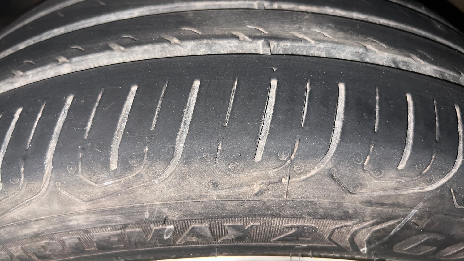 Used 2023 Honda City V Petrol MT Petrol Manual tyres LEFT FRONT TYRE TREAD VIEW