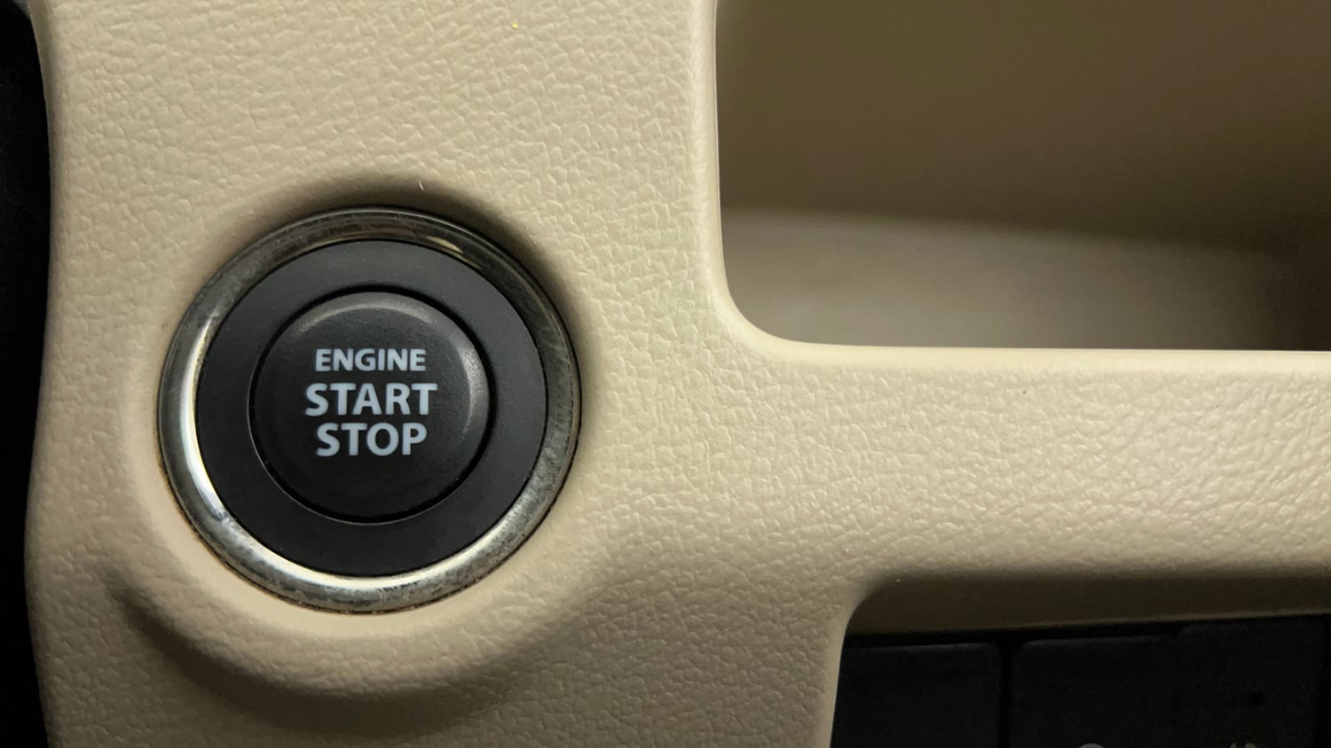 Used 2022 Maruti Suzuki Ciaz Zeta 1.5 Petrol Manual top_features Keyless start