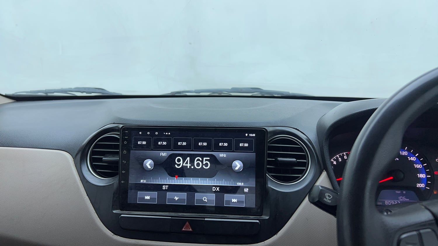 Used 2015 Hyundai Xcent SX 1.2 Petrol Manual top_features Integrated (in-dash) music system
