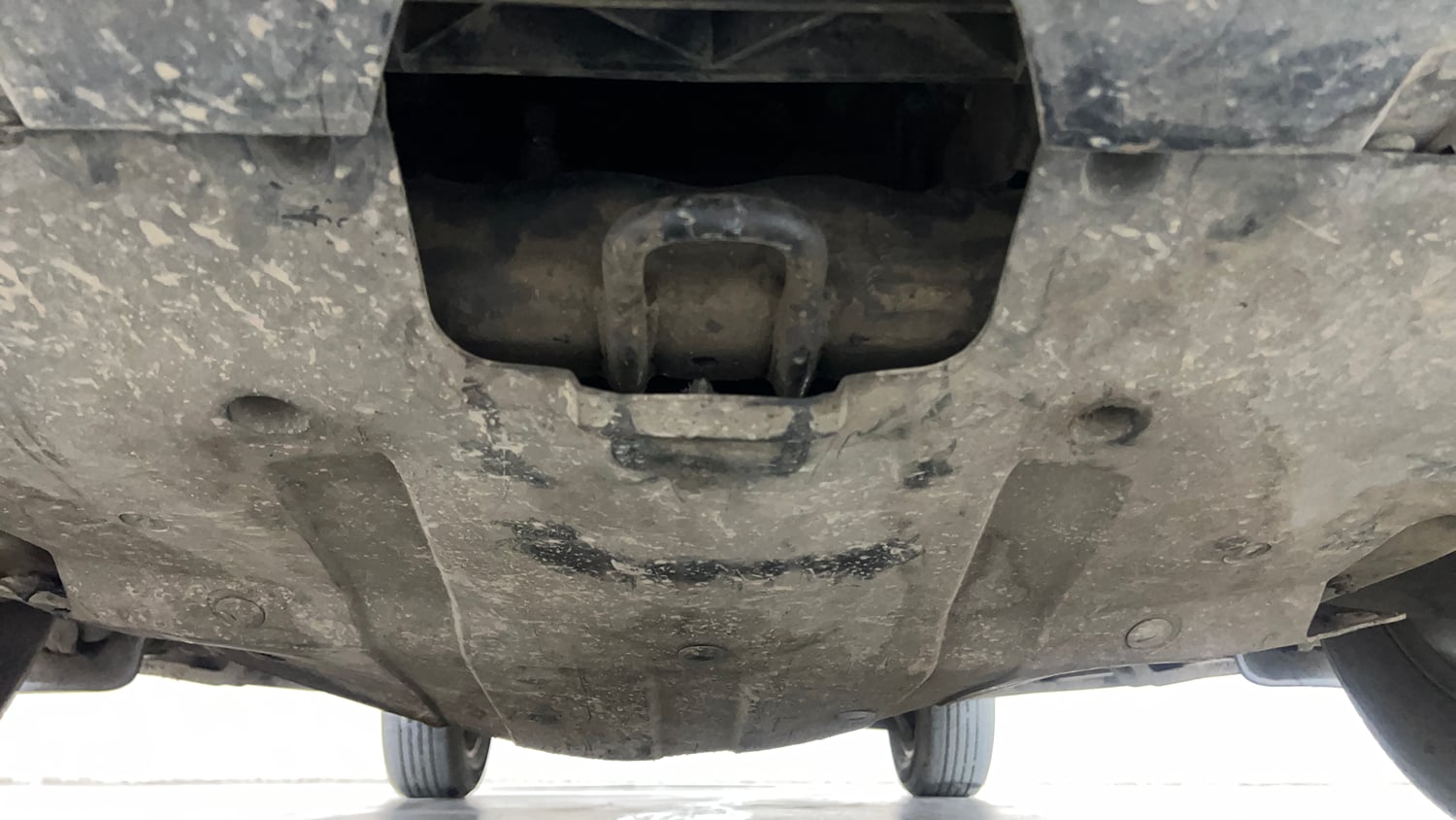Used 2016 Mahindra XUV500 W10 AT Diesel Automatic extra FRONT LEFT UNDERBODY VIEW
