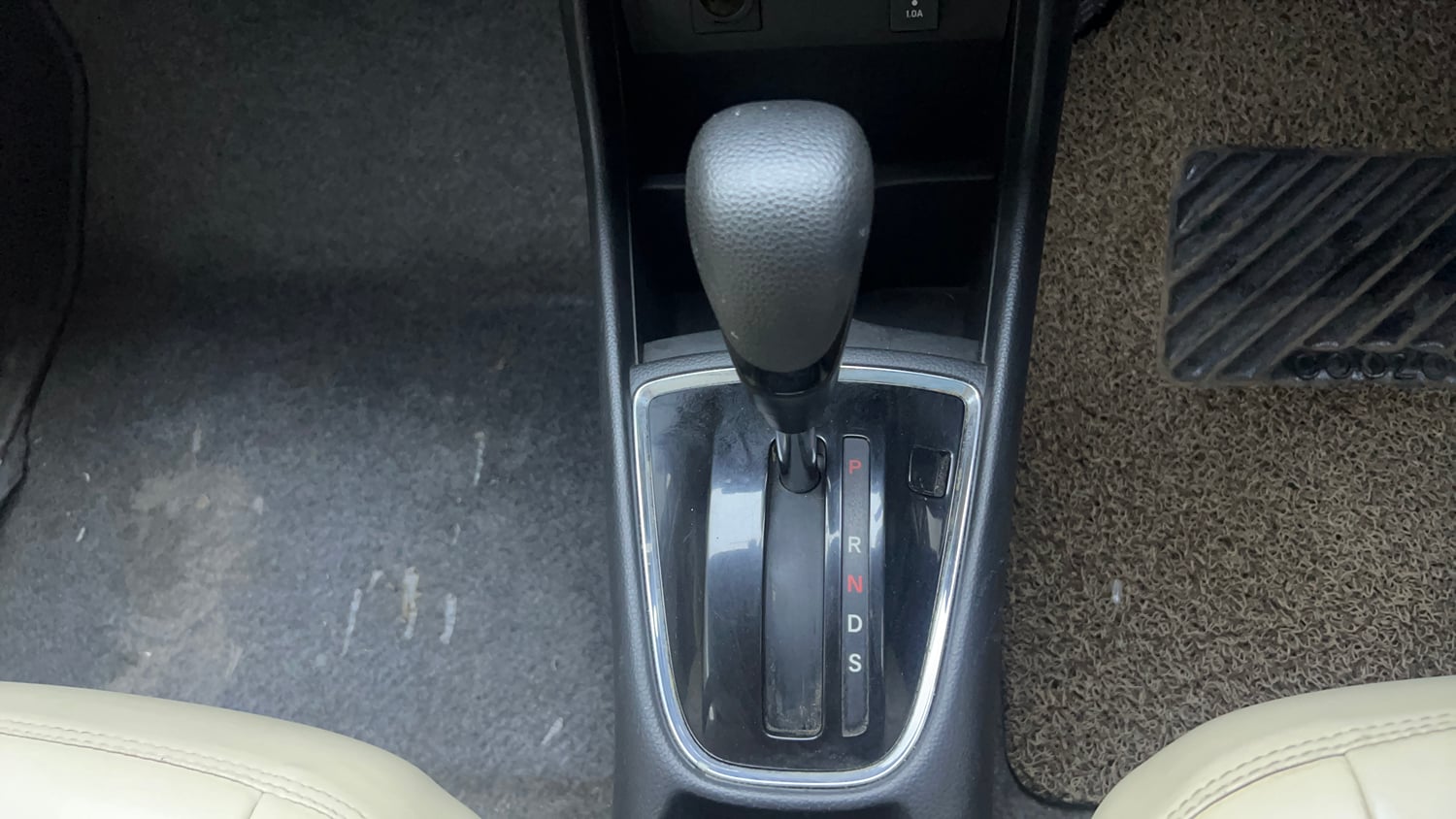 Used 2019 Honda Amaze 1.2 V CVT Petrol Petrol Automatic interior GEAR  KNOB VIEW