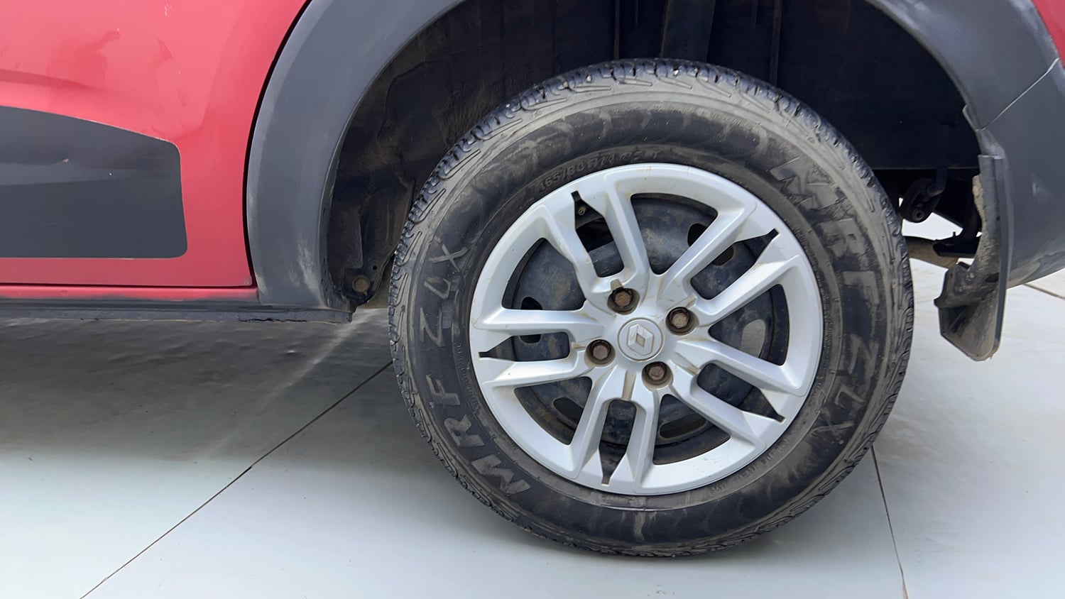 Used 2020 Renault Triber RXT Petrol Manual tyres LEFT REAR TYRE RIM VIEW