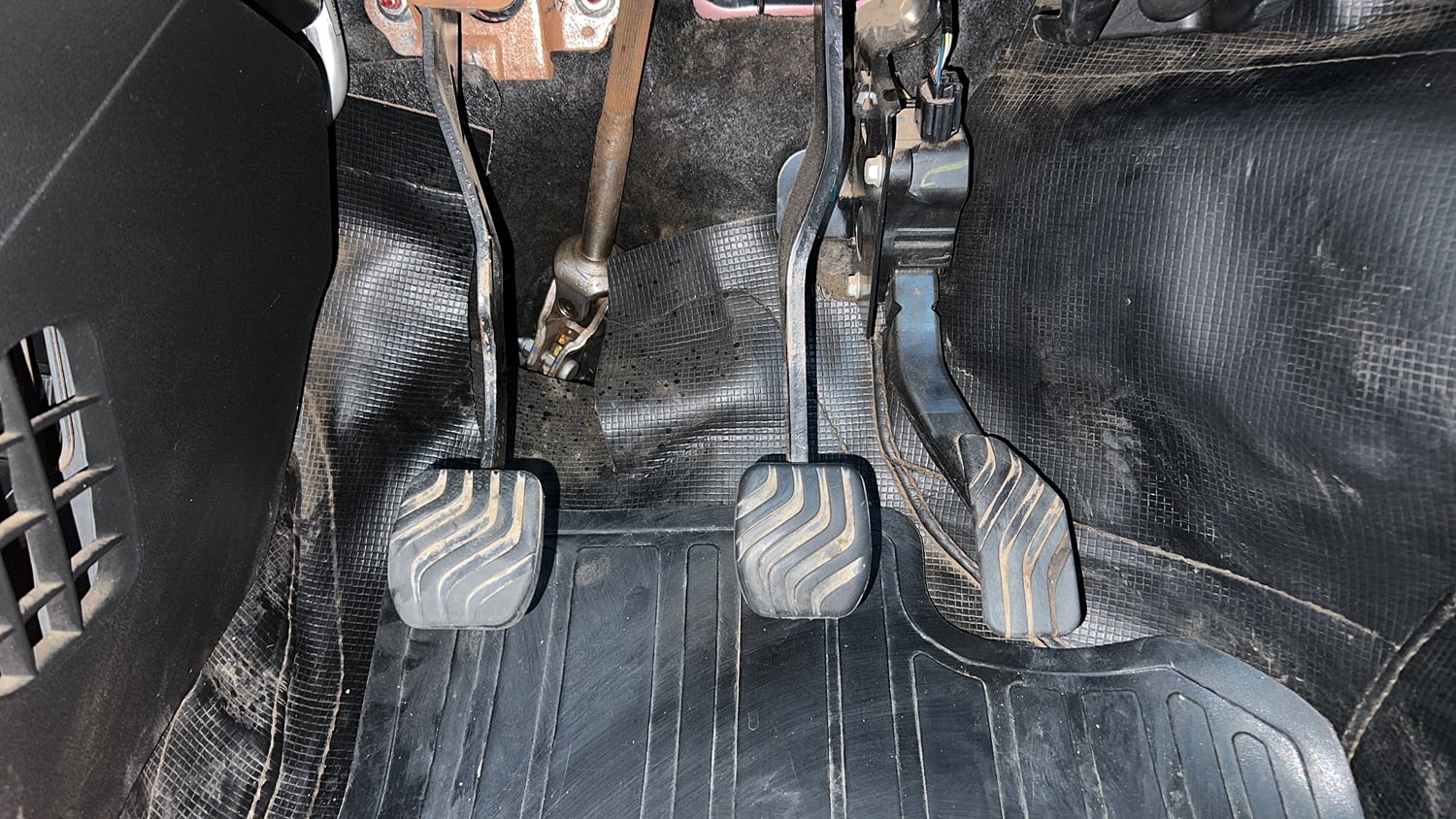 Used 2020 Renault Triber RXT Petrol Manual interior PEDALS VIEW