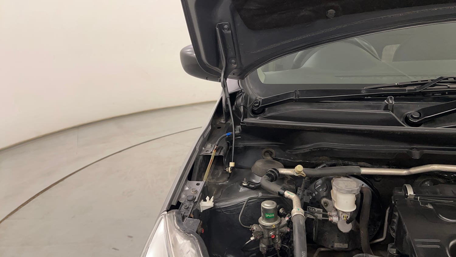 Used 2015 Maruti Suzuki Celerio VXi AMT Petrol Automatic engine ENGINE RIGHT SIDE HINGE & APRON VIEW