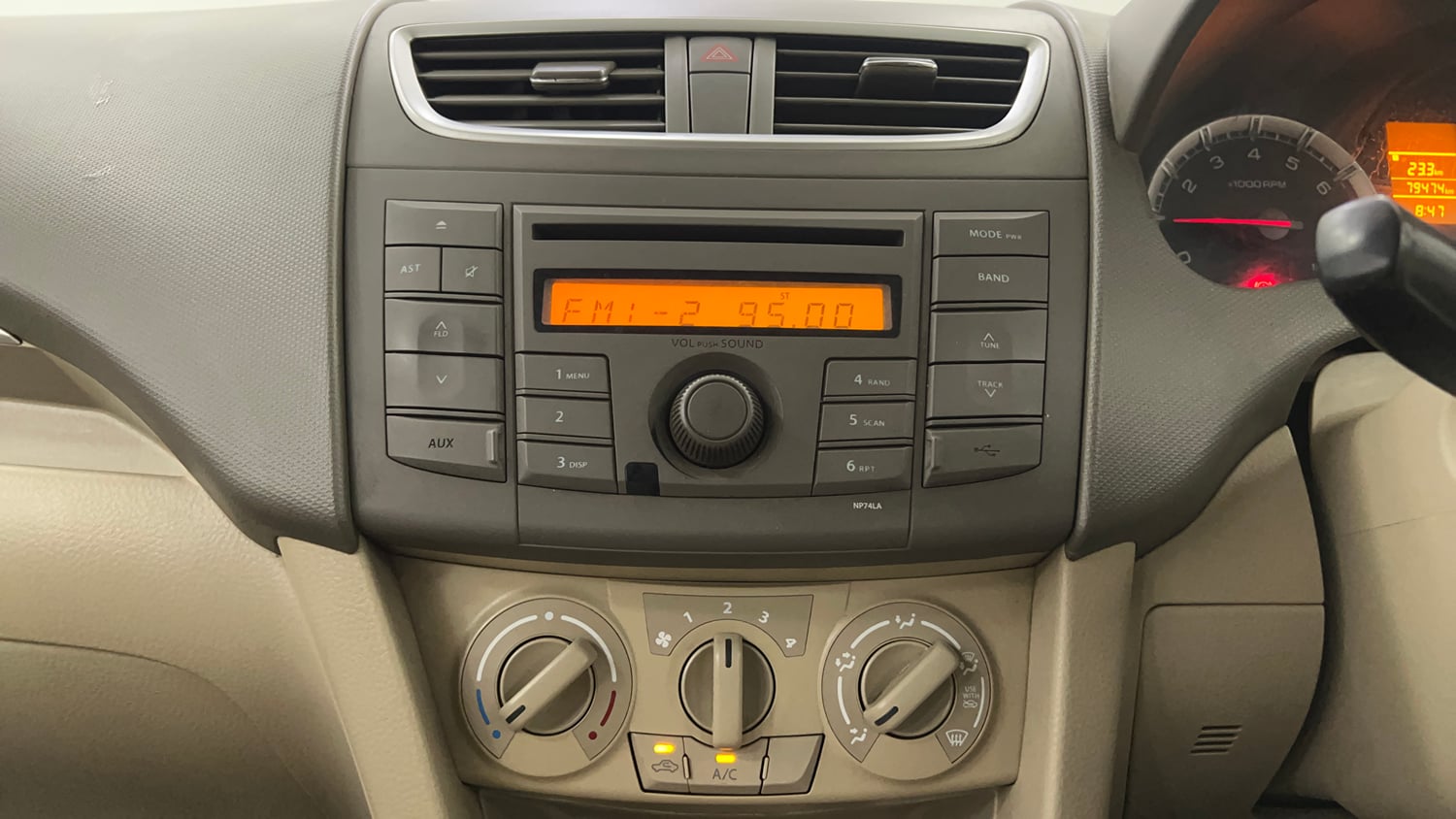 Used 2013 Maruti Suzuki Ertiga Vxi Petrol Manual interior MUSIC SYSTEM & AC CONTROL VIEW