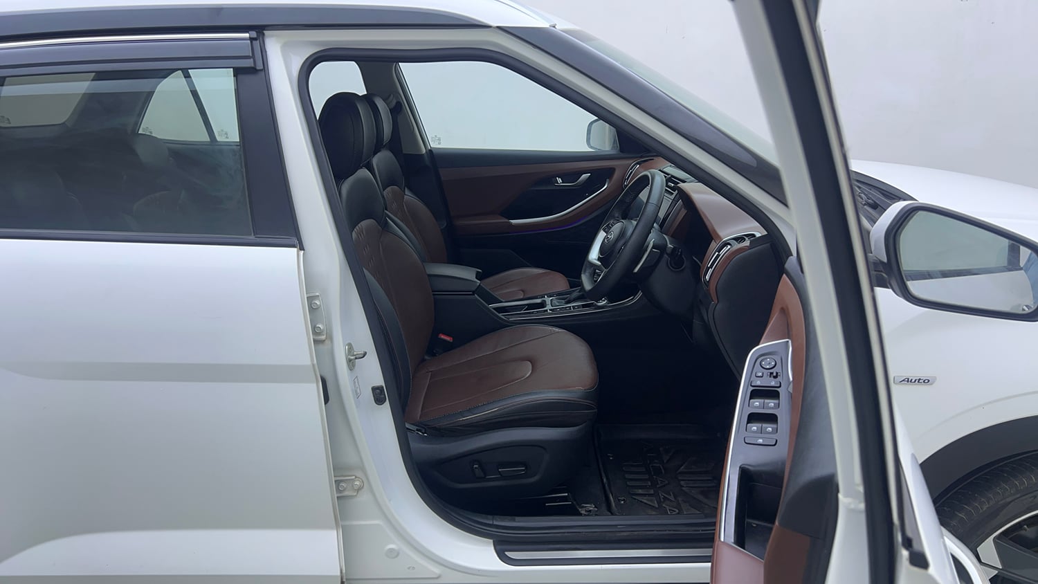 Used 2022 Hyundai Alcazar Signature (O) 6 STR 1.5 Diesel AT Diesel Automatic interior RIGHT SIDE FRONT DOOR CABIN VIEW