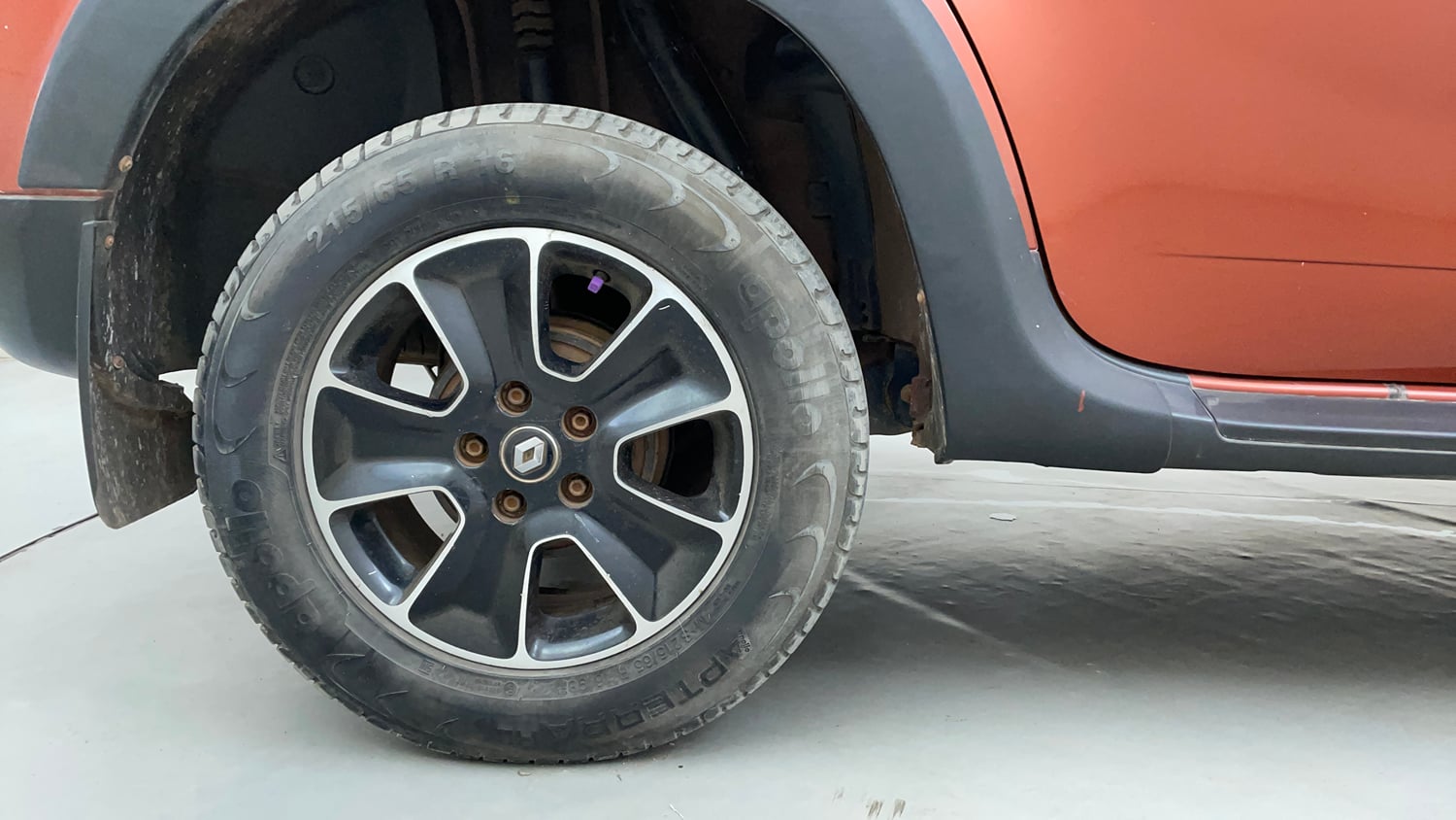 Used 2016 Renault Duster 85 PS RXS 4X2 MT Diesel Diesel Manual tyres RIGHT REAR TYRE RIM VIEW