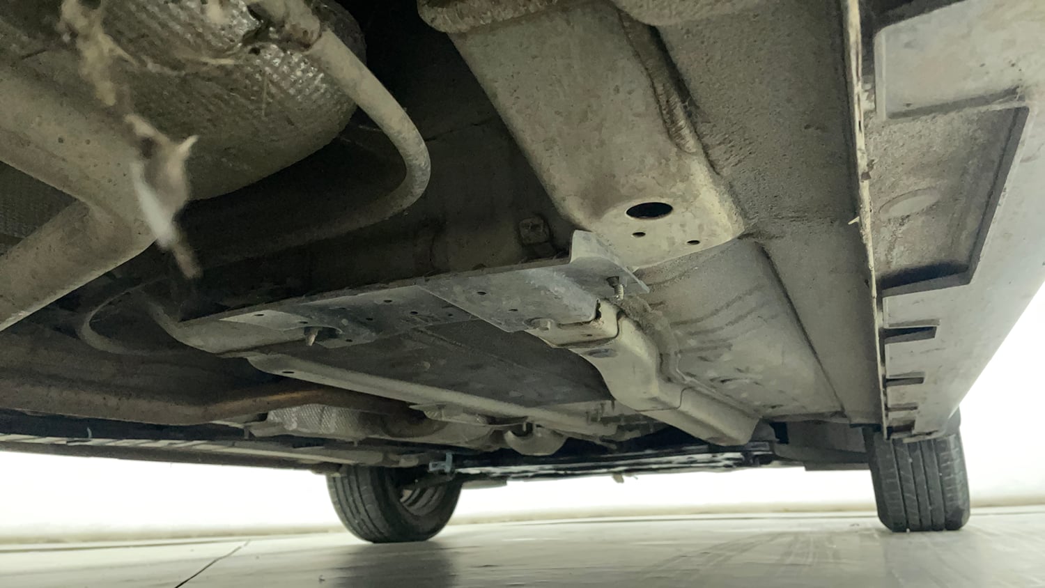 Used 2023 Hyundai i20 Sportz 1.2 MT Dual Tone Petrol Manual extra REAR RIGHT UNDERBODY VIEW