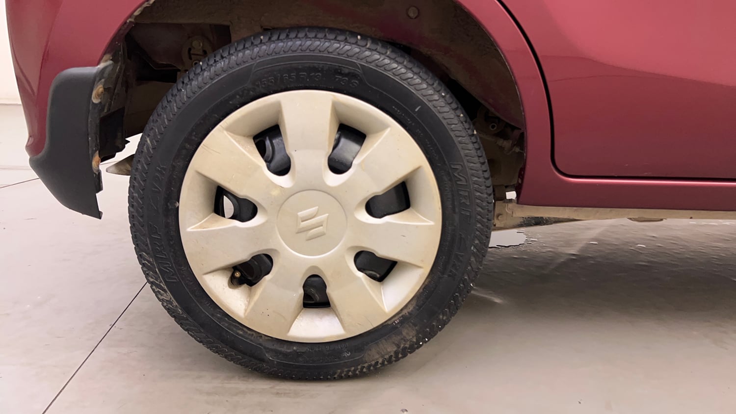 Used 2015 Maruti Suzuki Alto K10 VXi AMT Petrol Automatic tyres RIGHT REAR TYRE RIM VIEW