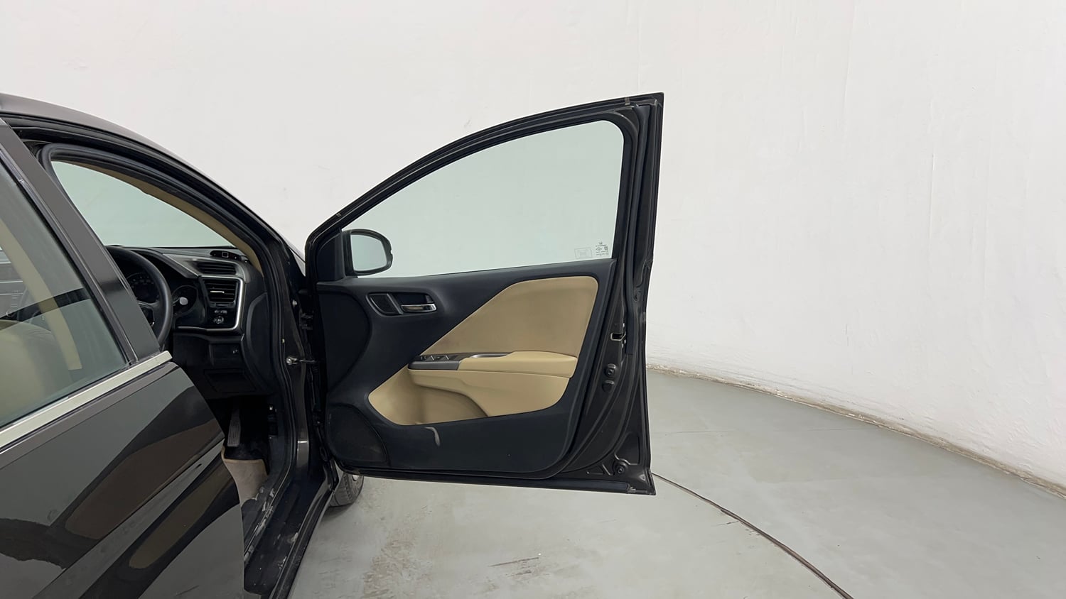 Used 2016 Honda City V Petrol Manual interior RIGHT FRONT DOOR OPEN VIEW