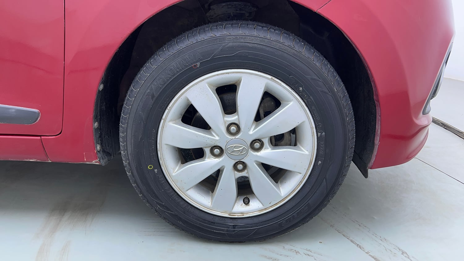 Used 2015 Hyundai Xcent SX 1.2 Petrol Manual tyres RIGHT FRONT TYRE RIM VIEW