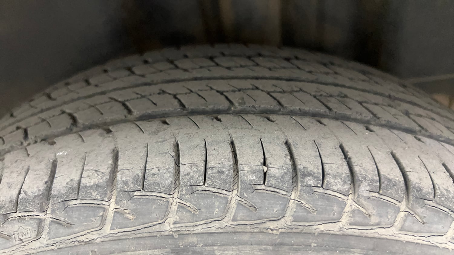 Used 2014 Volkswagen Vento Highline Diesel Diesel Manual tyres LEFT REAR TYRE TREAD VIEW