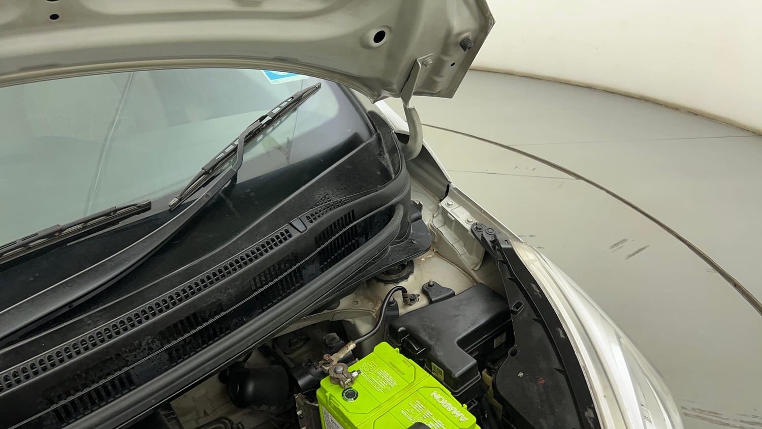 Used 2014 Hyundai Xcent Base 1.2 Petrol Manual engine ENGINE LEFT SIDE HINGE & APRON VIEW