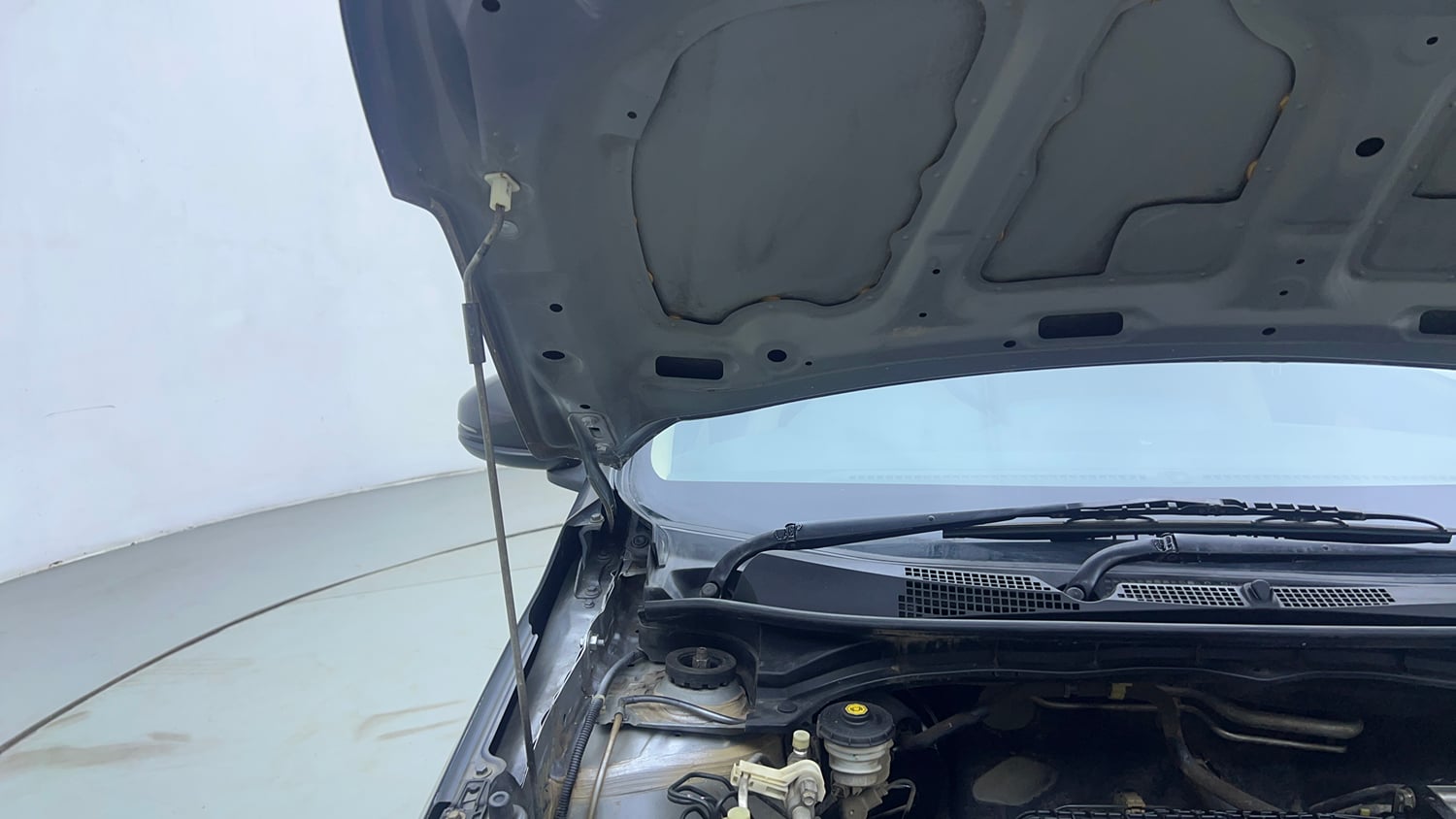 Used 2019 Honda Amaze 1.2 V CVT Petrol Petrol Automatic engine ENGINE RIGHT SIDE HINGE & APRON VIEW