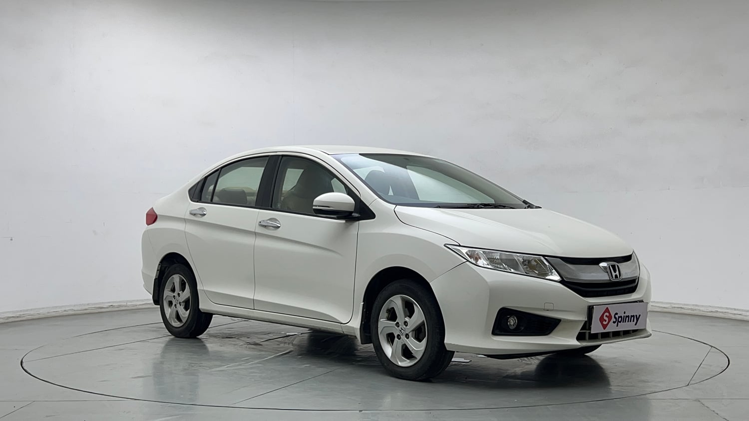 Used 2017 Honda City V Petrol Manual exterior RIGHT FRONT CORNER VIEW