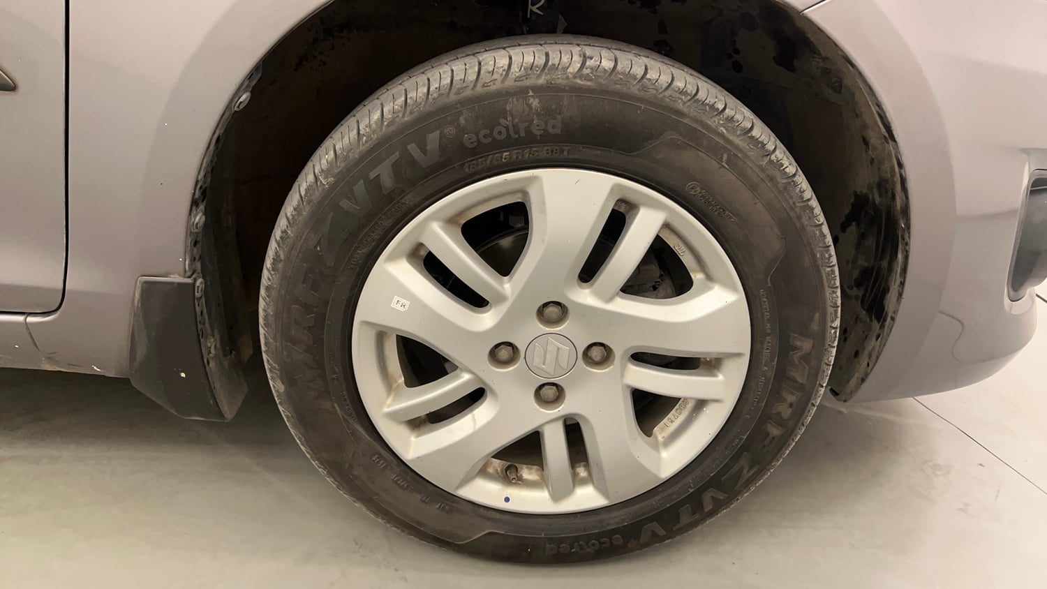 Used 2013 Maruti Suzuki Swift Dzire ZXI Petrol Manual tyres RIGHT FRONT TYRE RIM VIEW