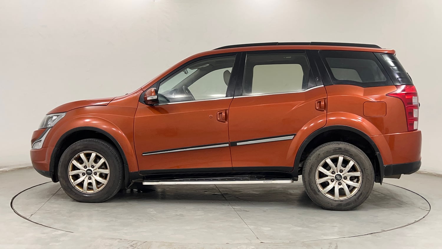 Used 2016 Mahindra XUV500 W10 AT Diesel Automatic exterior LEFT SIDE VIEW