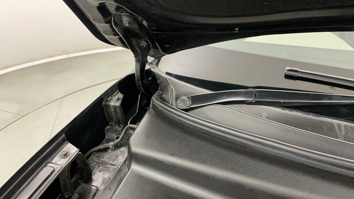 Used 2021 Hyundai Creta SX 1.5 Petrol Petrol Manual engine ENGINE RIGHT SIDE HINGE & APRON VIEW