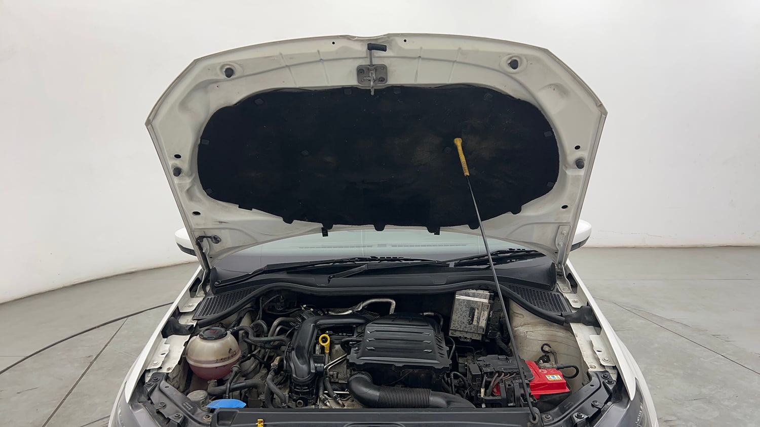 Used 2022 Volkswagen Vento Highline 1.0L TSI Petrol Manual engine ENGINE & BONNET OPEN FRONT VIEW
