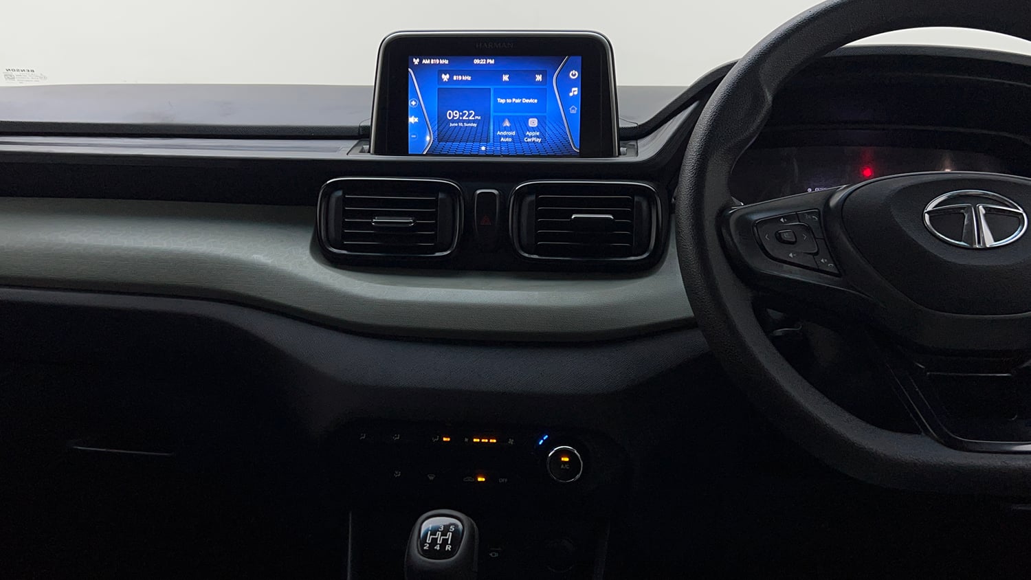 Used 2023 Tata Punch Adventure Rhythm iCNG Cng Manual interior MUSIC SYSTEM & AC CONTROL VIEW