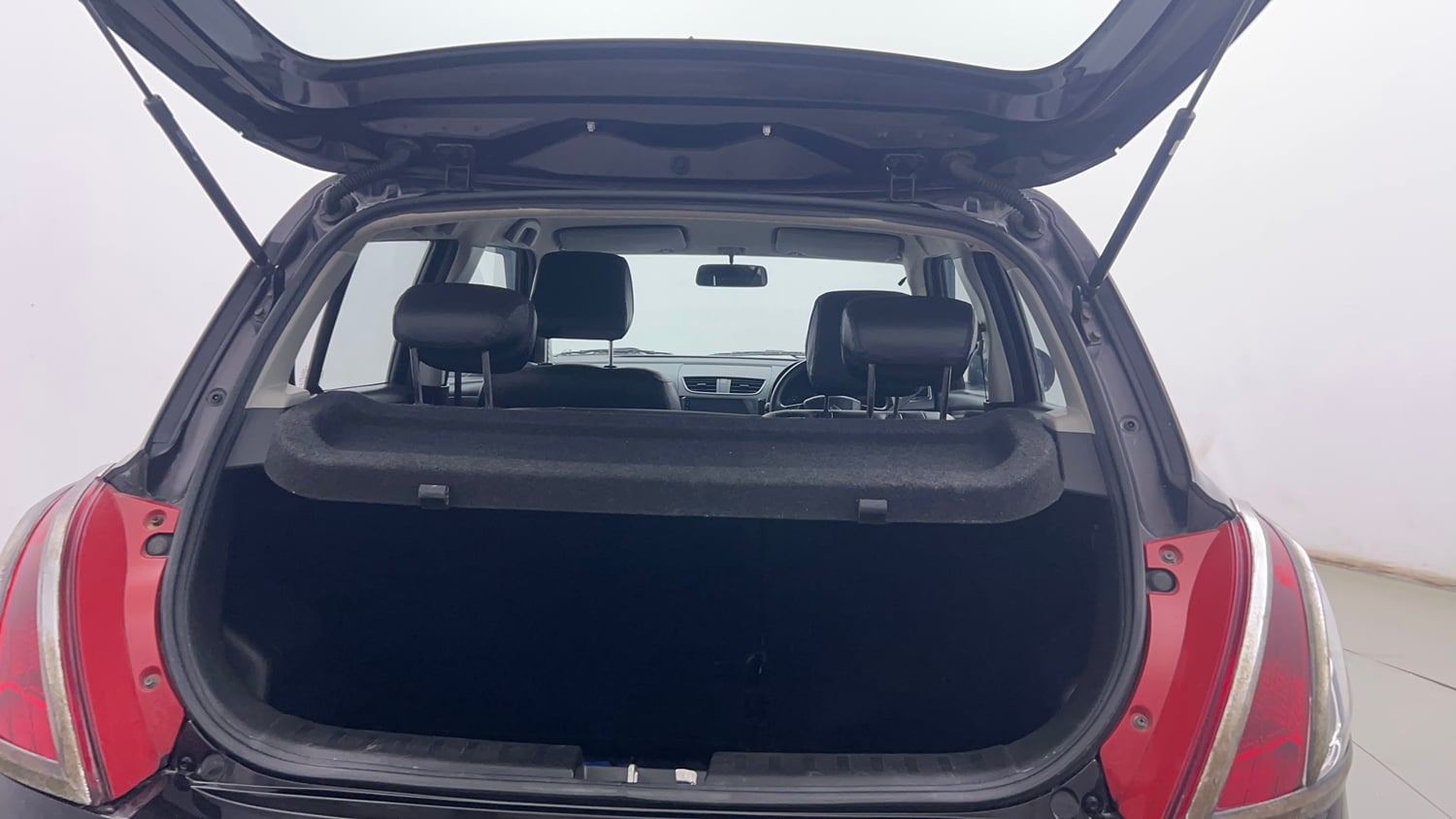 Used 2015 Maruti Suzuki Swift LXi Petrol Manual interior DICKY INSIDE VIEW
