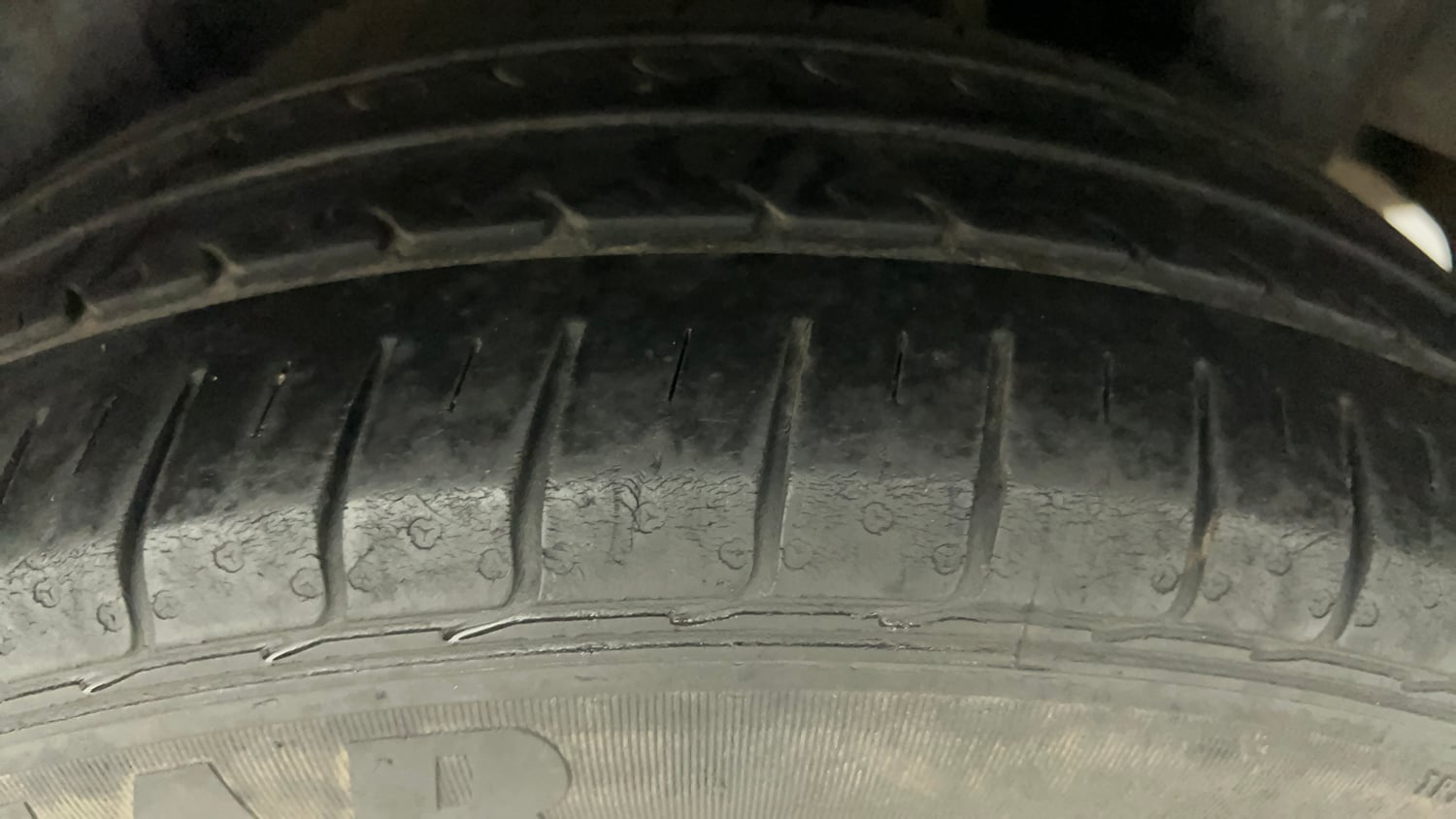 Used 2022 Maruti Suzuki Ciaz Zeta 1.5 Petrol Manual tyres LEFT REAR TYRE TREAD VIEW