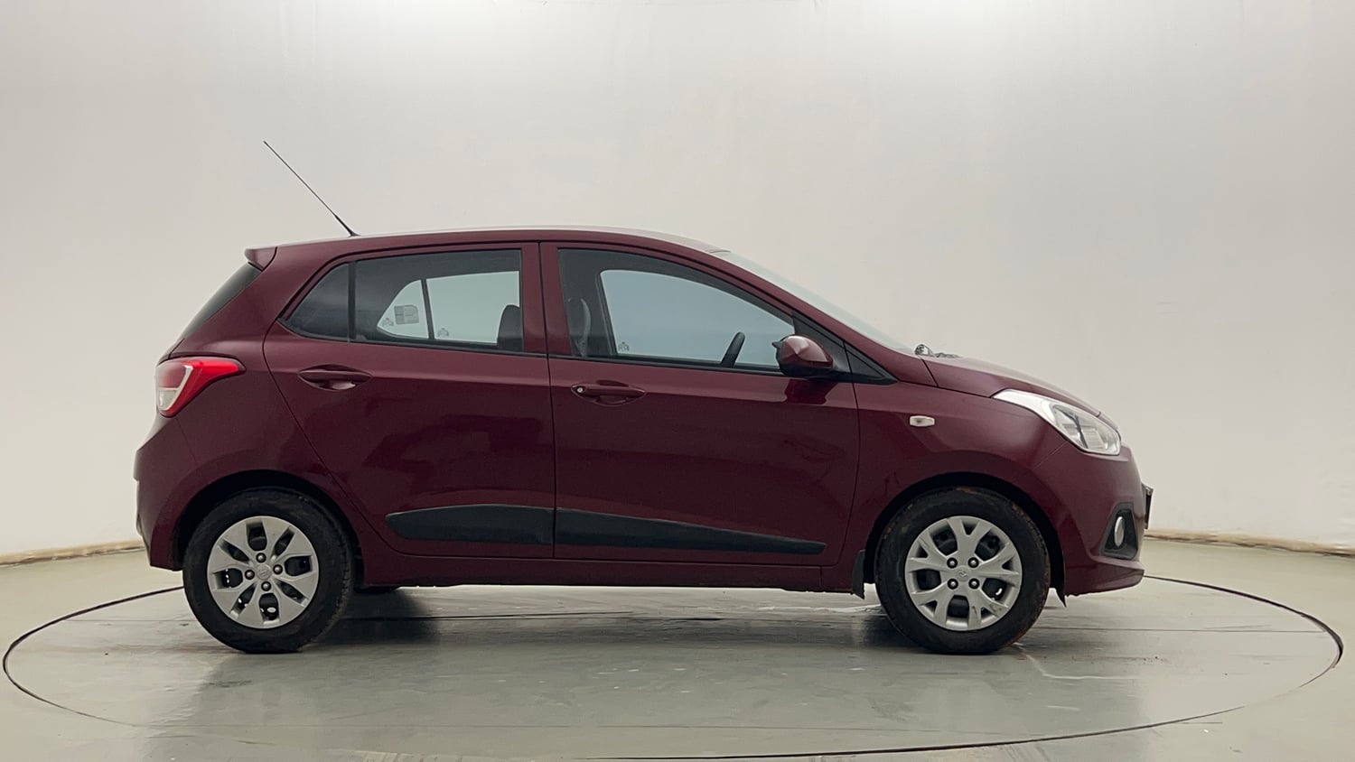 Used 2015 Hyundai Grand i10 Magna 1.2 Kappa VTVT Petrol Manual exterior RIGHT SIDE VIEW
