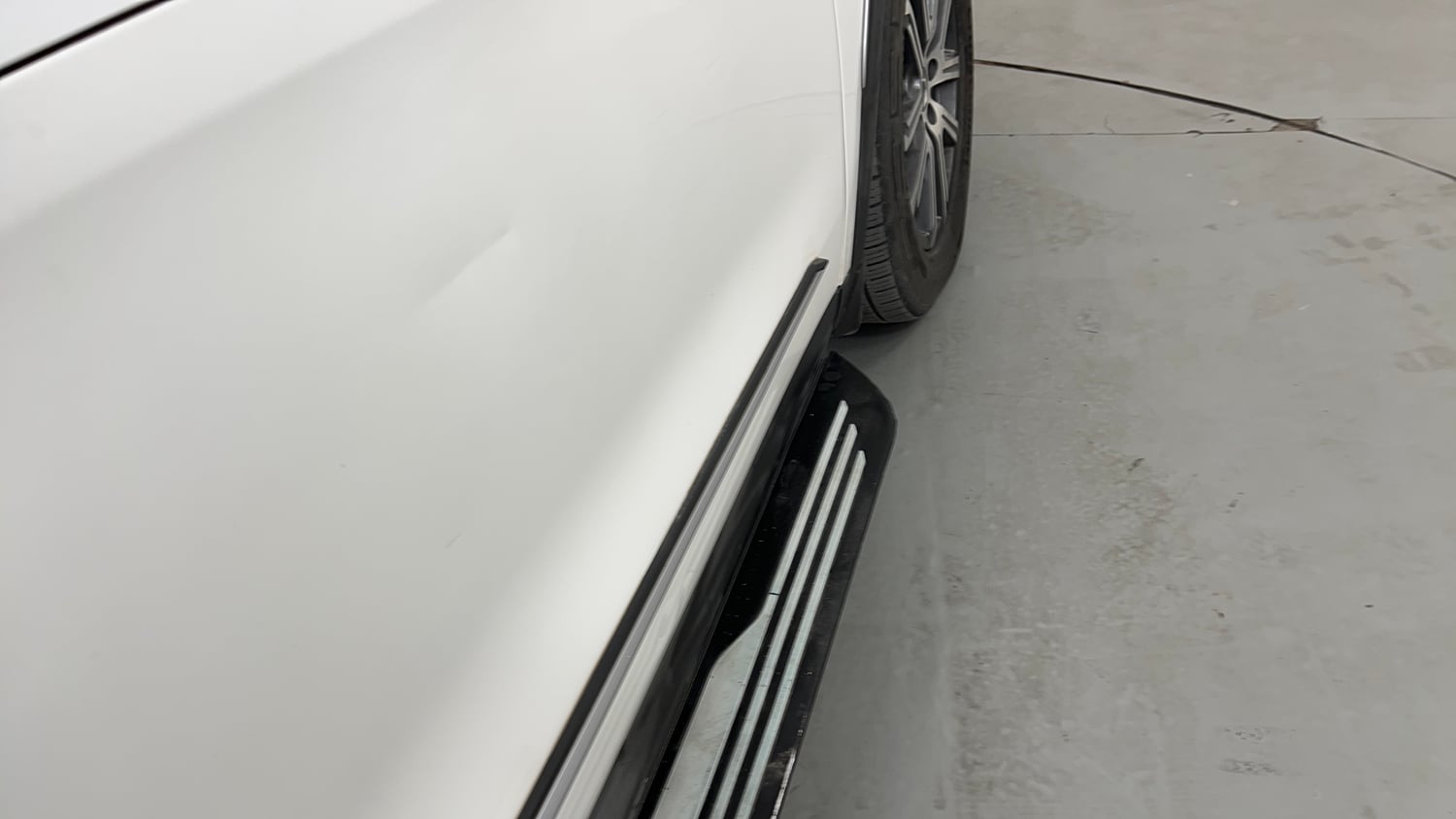 Used 2022 Mahindra XUV700 AX 7 Petrol AT 7 STR Petrol Automatic dents MINOR DENT
