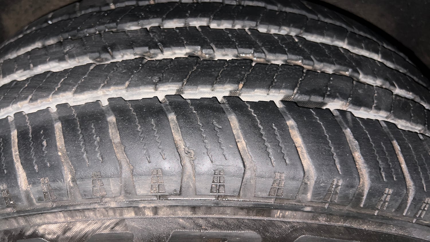 Used 2022 Mahindra Scorpio N Z8 L Petrol AT 7 STR Petrol Automatic tyres LEFT REAR TYRE TREAD VIEW