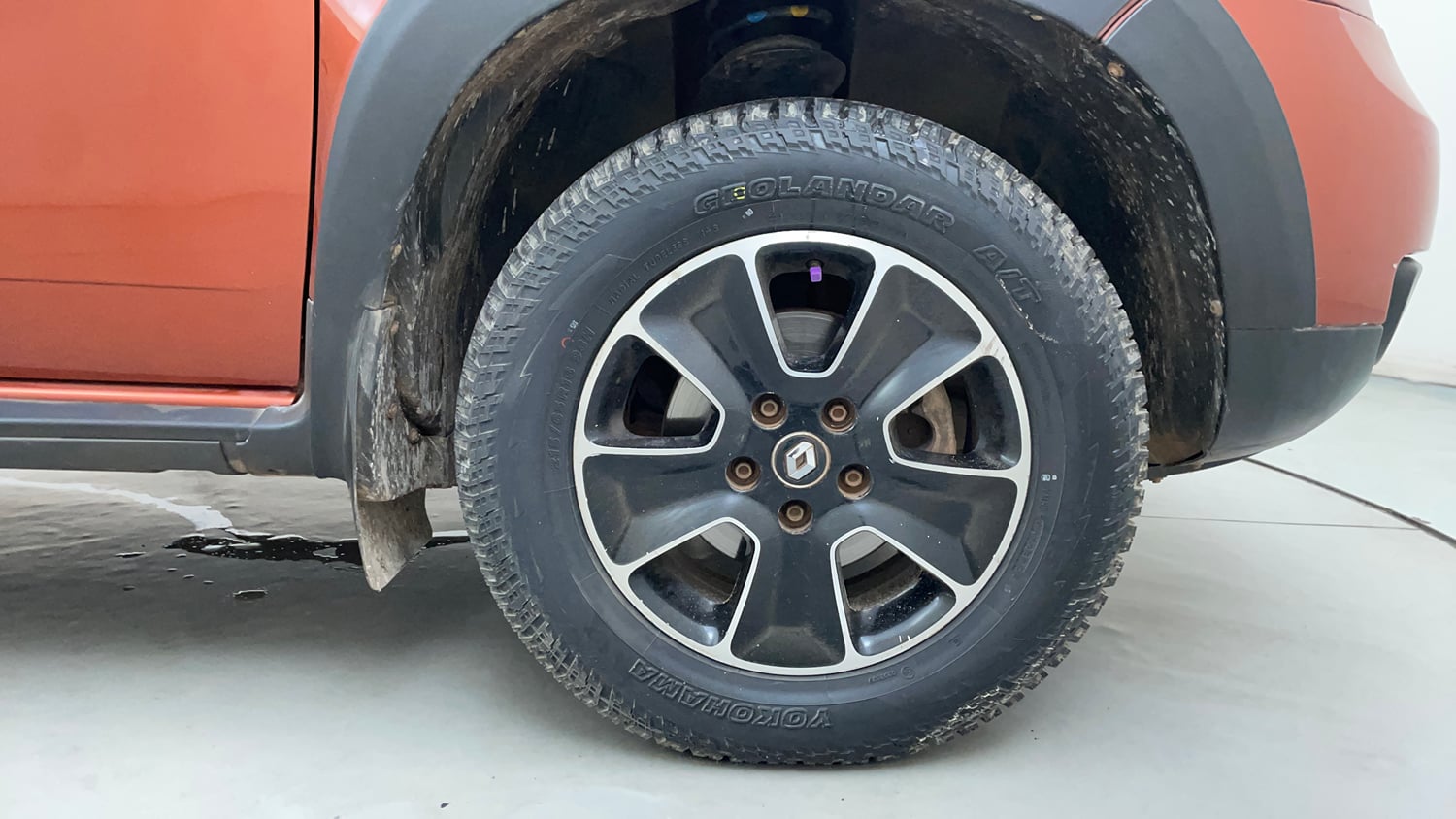 Used 2016 Renault Duster 85 PS RXS 4X2 MT Diesel Diesel Manual tyres RIGHT FRONT TYRE RIM VIEW