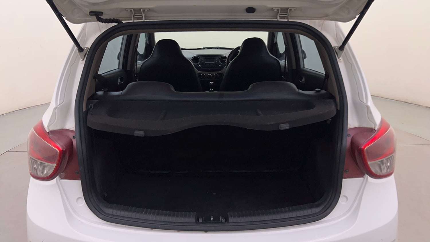 Used 2017 Hyundai Grand i10 Sportz 1.2 Kappa VTVT Petrol Manual interior DICKY INSIDE VIEW