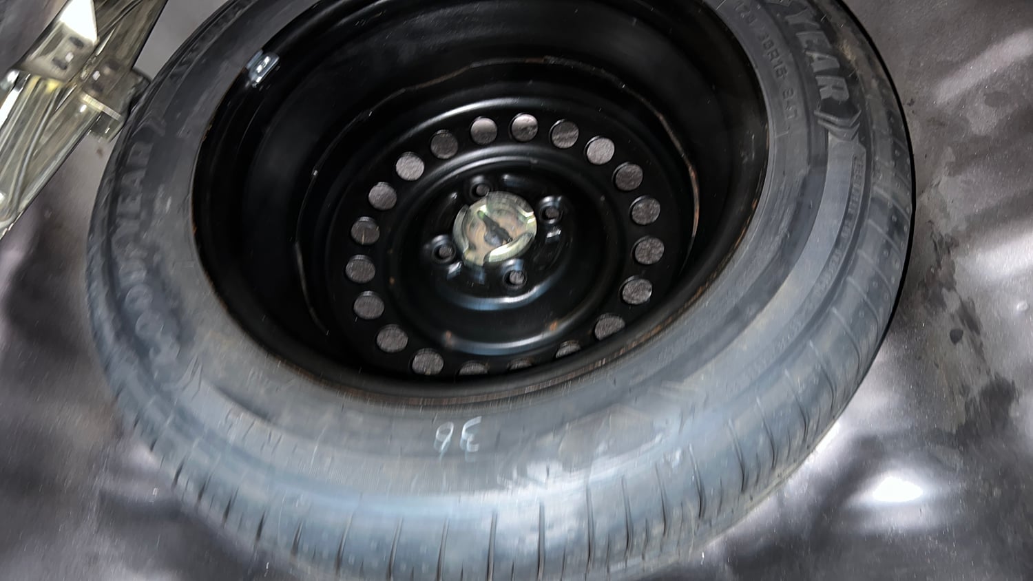 Used 2013 Honda City V MT AVN Petrol Manual tyres SPARE TYRE VIEW