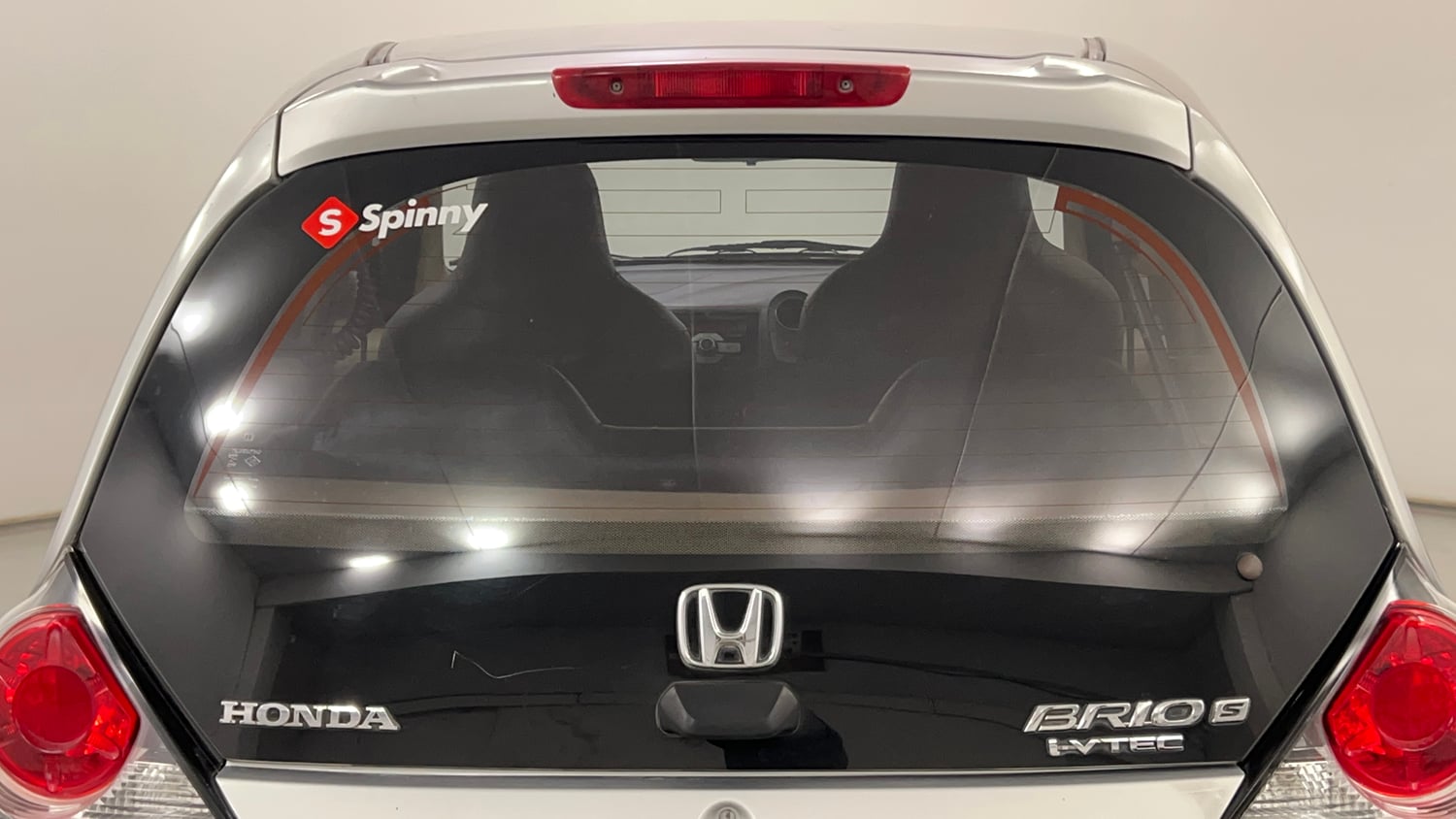 Used 2014 Honda Brio S MT Petrol Manual exterior BACK WINDSHIELD VIEW