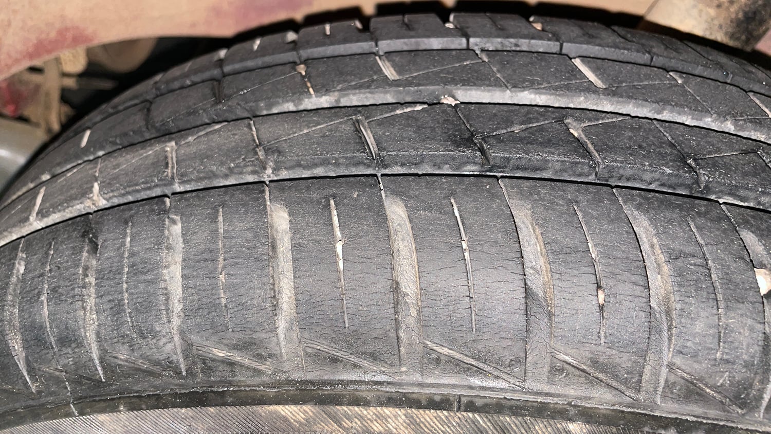 Used 2024 Renault Kwid RXL(O) 1.0 Petrol Manual tyres LEFT REAR TYRE TREAD VIEW