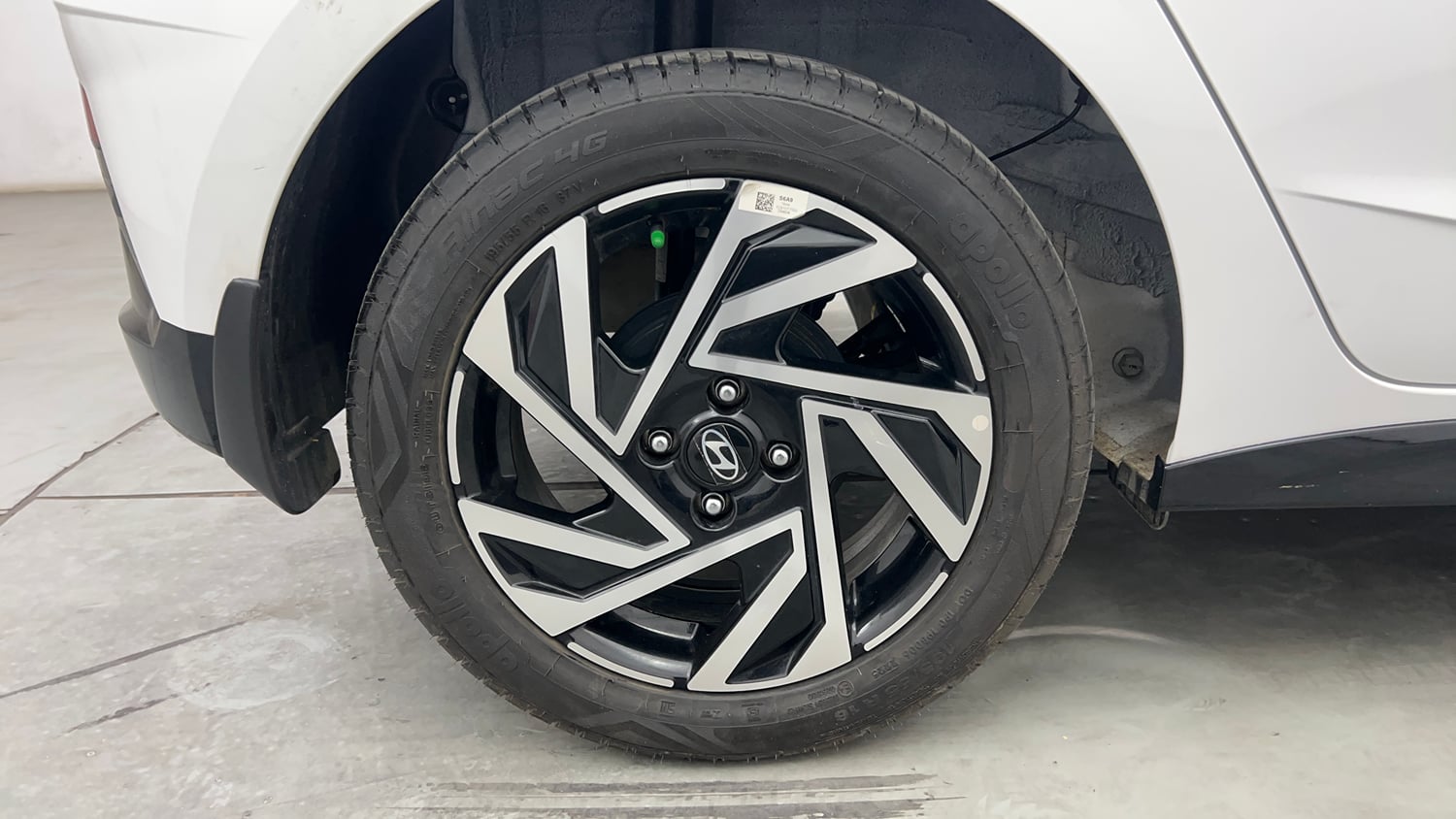 Used 2025 Hyundai New i20 Asta (O) 1.2 MT Petrol Manual tyres RIGHT REAR TYRE RIM VIEW