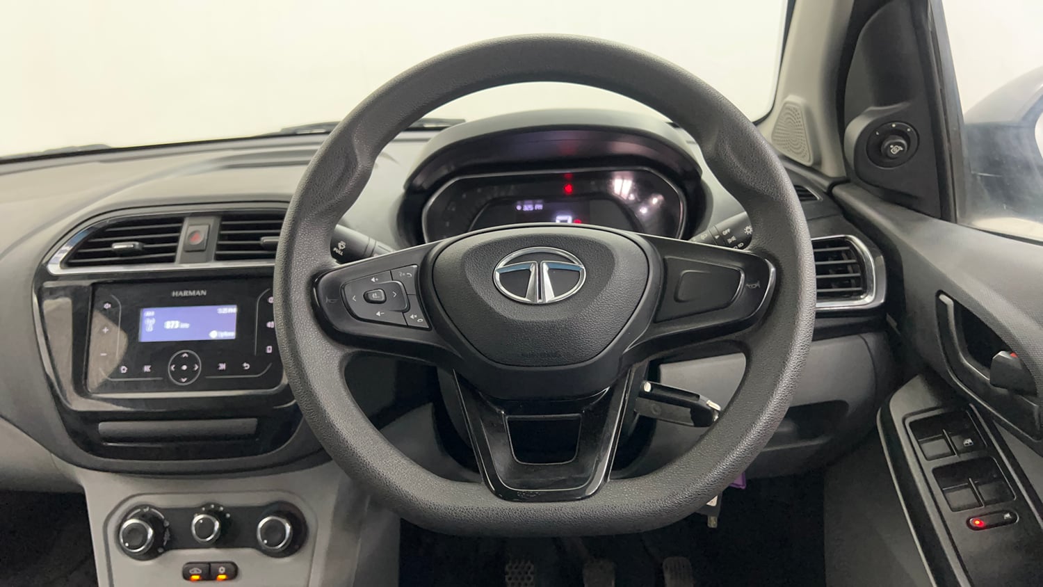 Used 2021 Tata Tiago XT Petrol Manual interior STEERING VIEW