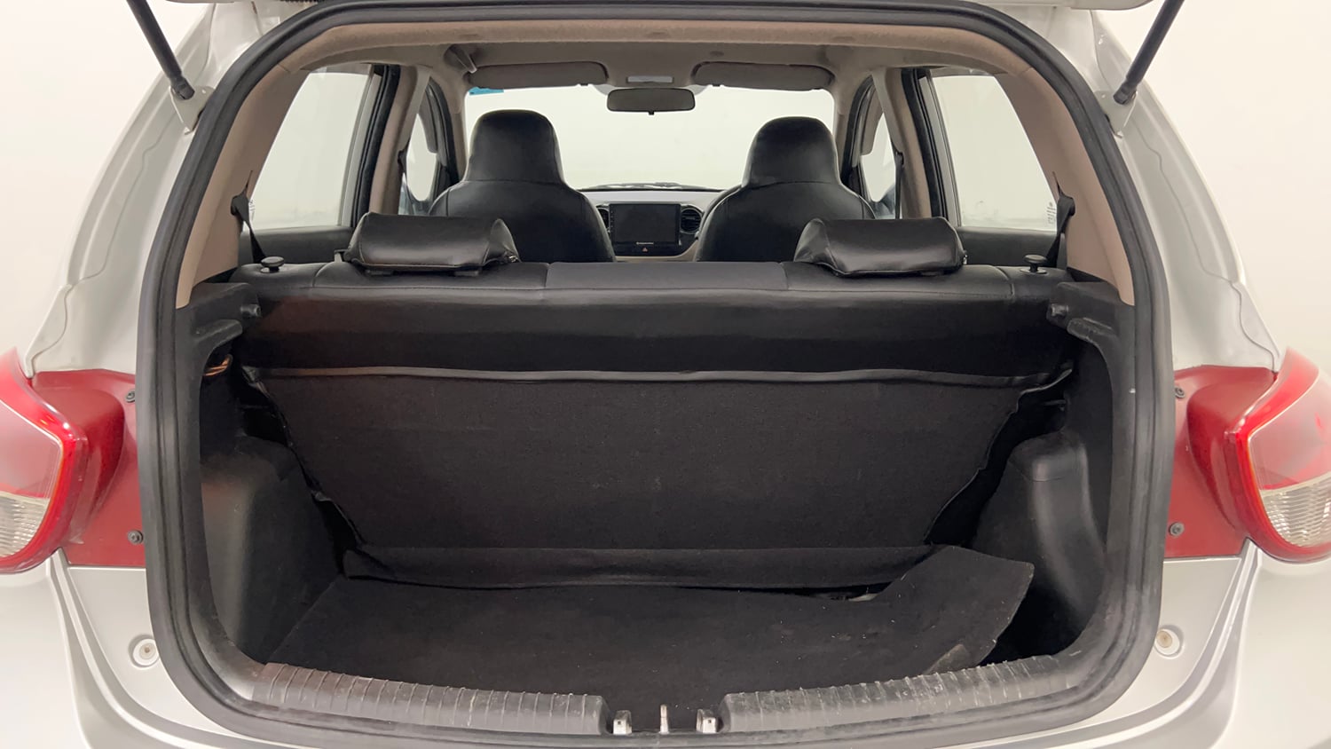 Used 2016 Hyundai Grand i10 Asta AT 1.2 Kappa VTVT Petrol Automatic interior DICKY INSIDE VIEW
