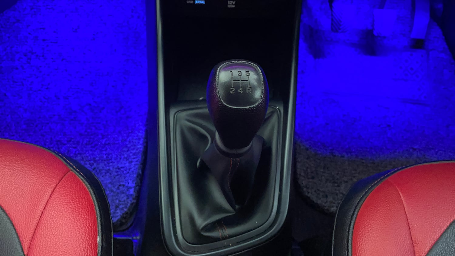 Used 2023 Hyundai i20 Sportz 1.2 MT Dual Tone Petrol Manual interior GEAR  KNOB VIEW