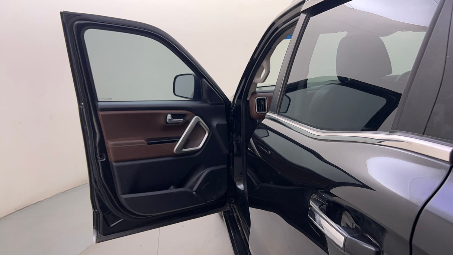Used 2022 Mahindra Scorpio N Z8 L Petrol AT 7 STR Petrol Automatic interior LEFT FRONT DOOR OPEN VIEW