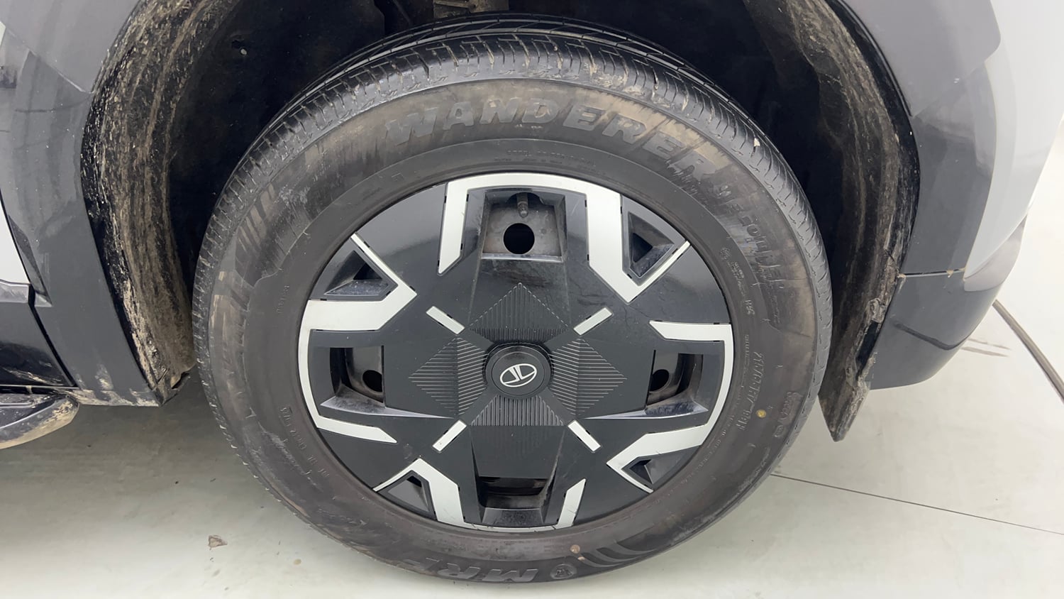 Used 2026 Tata Sierra Pure P MT Petrol Petrol Manual tyres RIGHT FRONT TYRE RIM VIEW