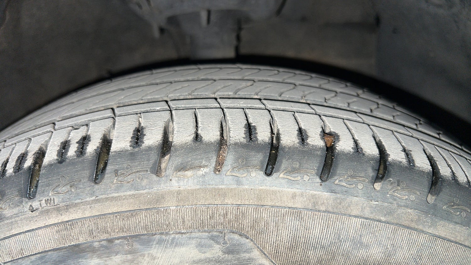 Used 2022 Hyundai Grand i10 Nios Asta AMT 1.2 Kappa VTVT Petrol Automatic tyres RIGHT FRONT TYRE TREAD VIEW