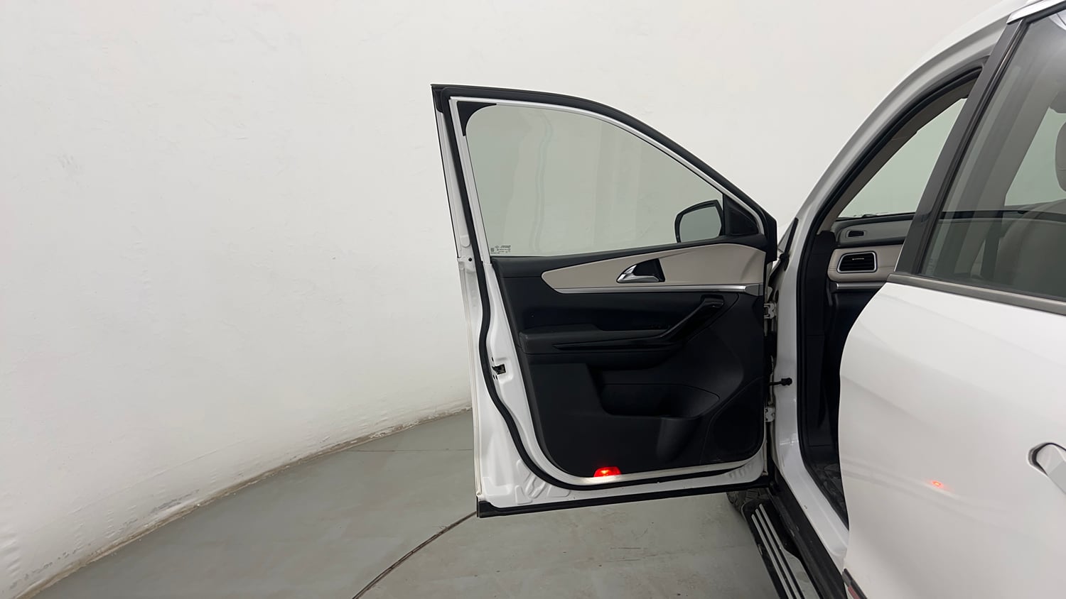 Used 2022 Mahindra XUV700 AX 7 Petrol AT 7 STR Petrol Automatic interior LEFT FRONT DOOR OPEN VIEW